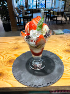 ストロベリーパフェ